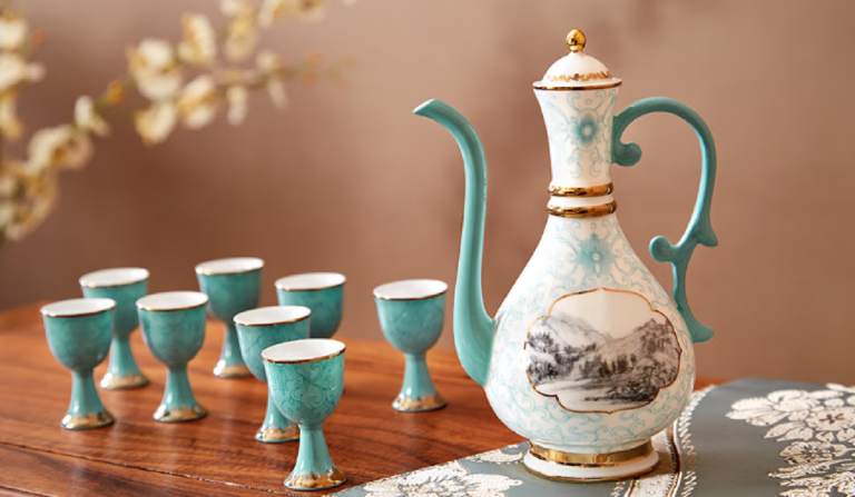 Chinese-style wine set includes antique white and gold-plated cups with gift packaging