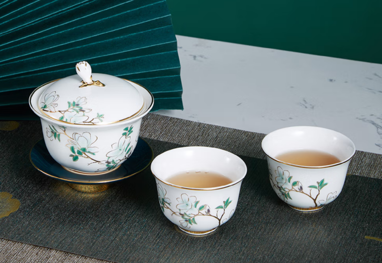 Luxurious Gift-Boxed Bone China Tea Set Suitable for Home and Office