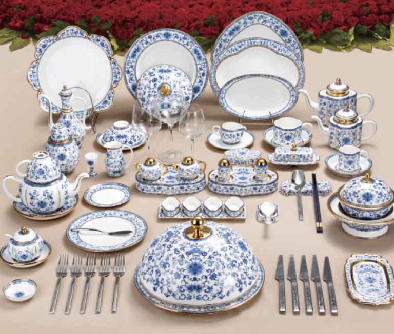 Chinese Style Blue and White Porcelain 52-Piece Set Bone China Tableware
